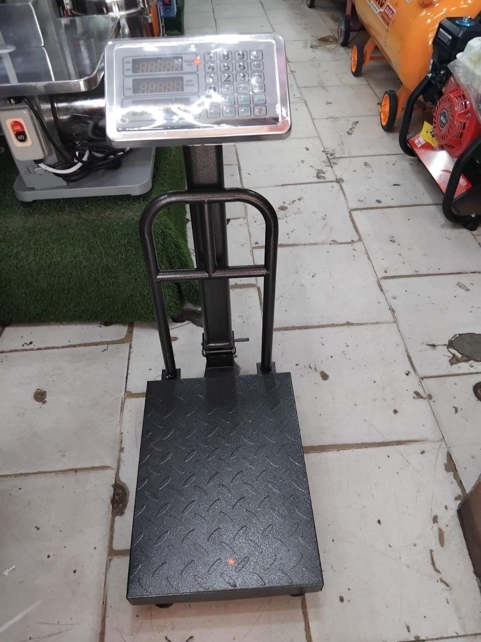 5efe8022-fbcd-43d2-8acb-acc243837a2f.jpg Platform scale 150kg with guard - Image 1